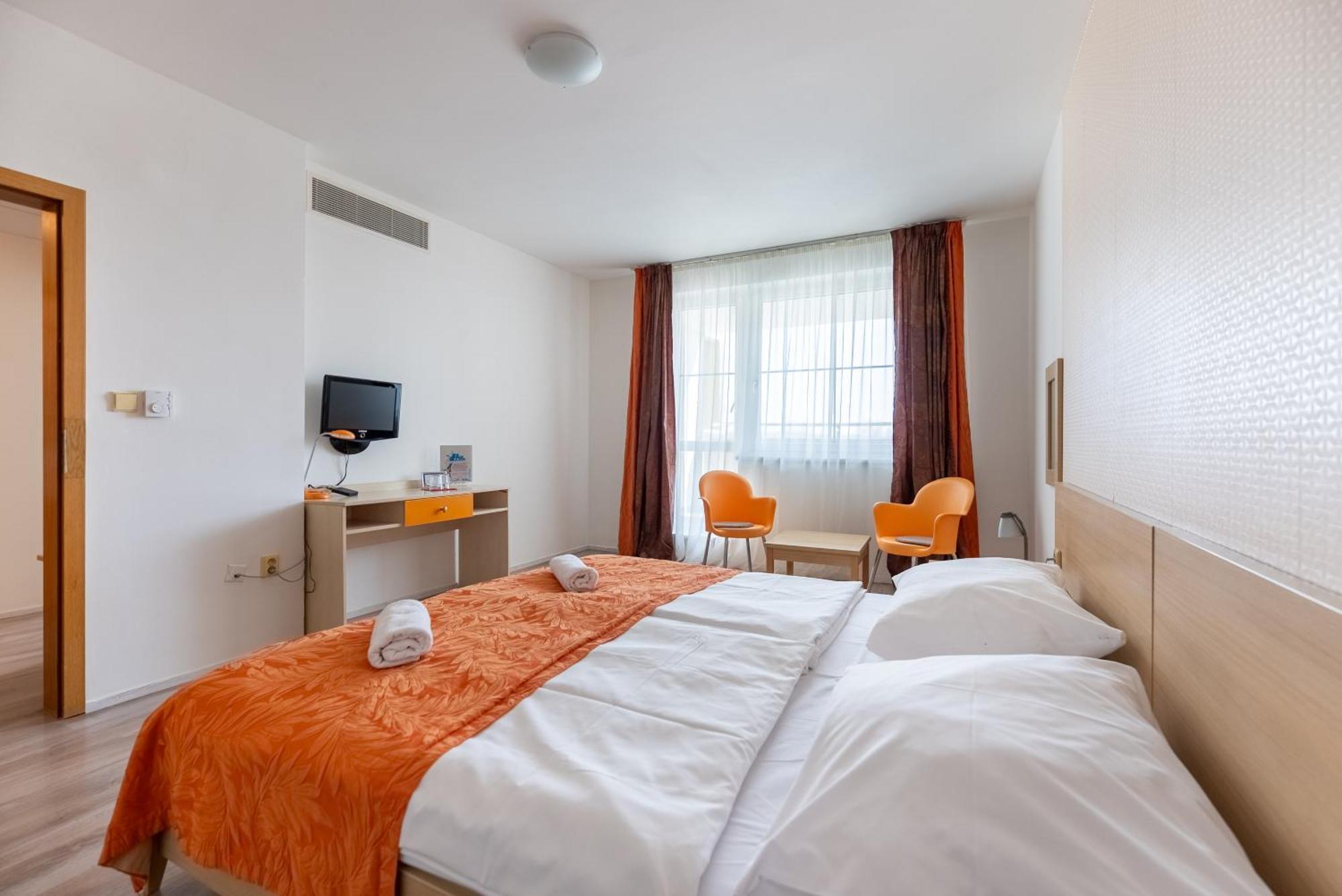 Hotel And Park Divoka Voda 브라티슬라바 외부 사진